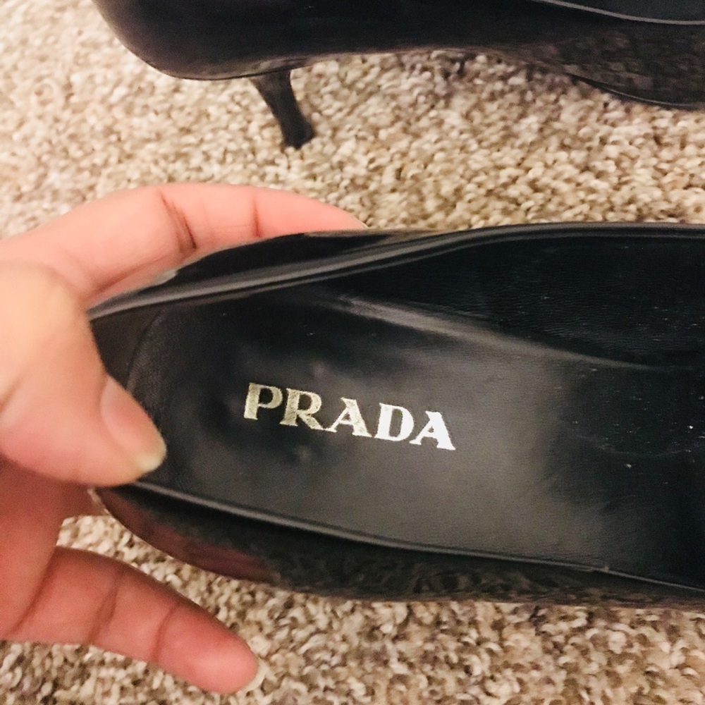 Prada Black Patent Pumps Size 38.5 - Picture 3 of 8